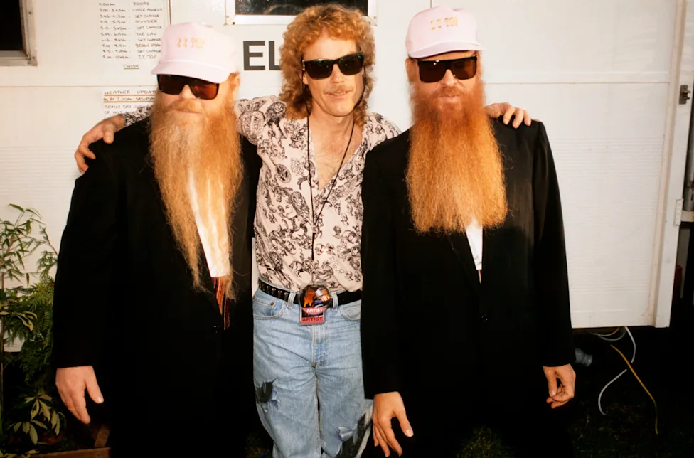 Frank Beard, Dusty Hill e Billy Gibbons em uma fase clássica do ZZ Top
