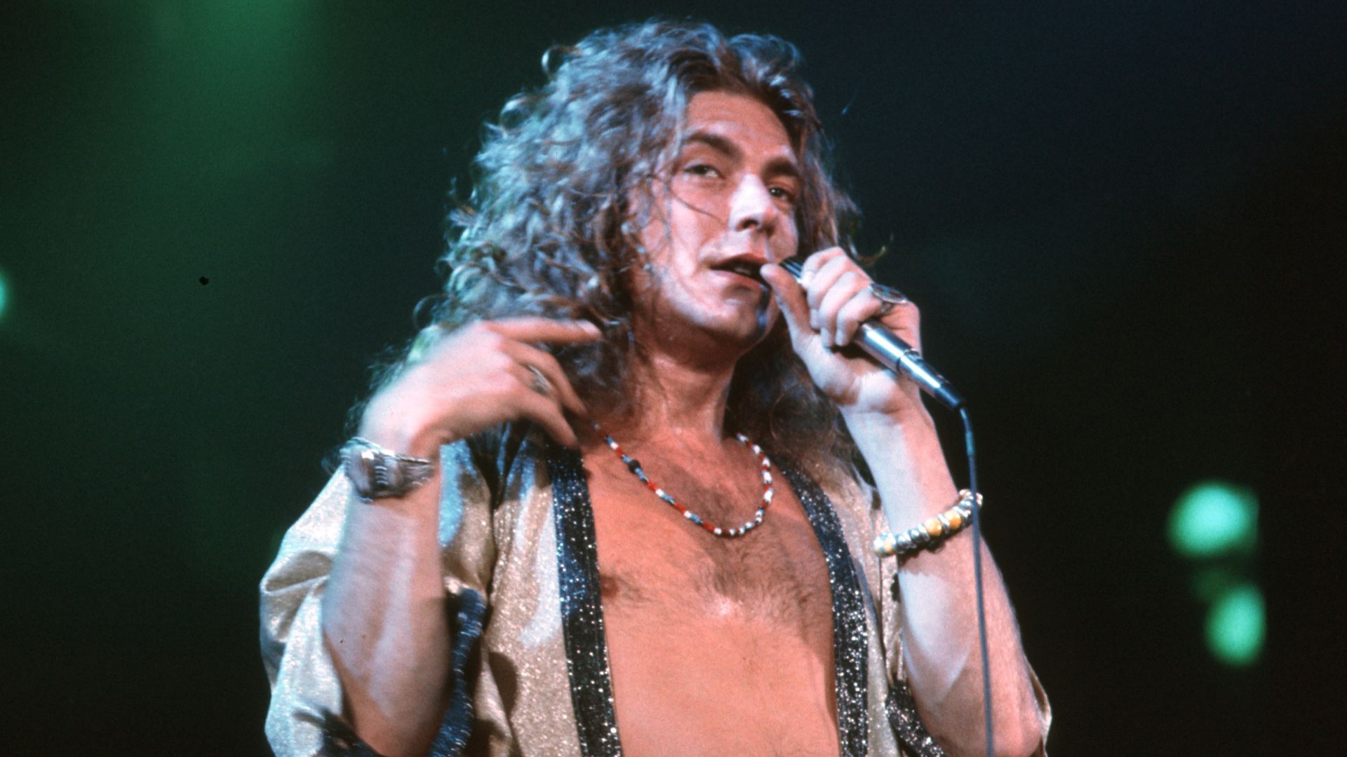 Robert Plant no palco em 1975