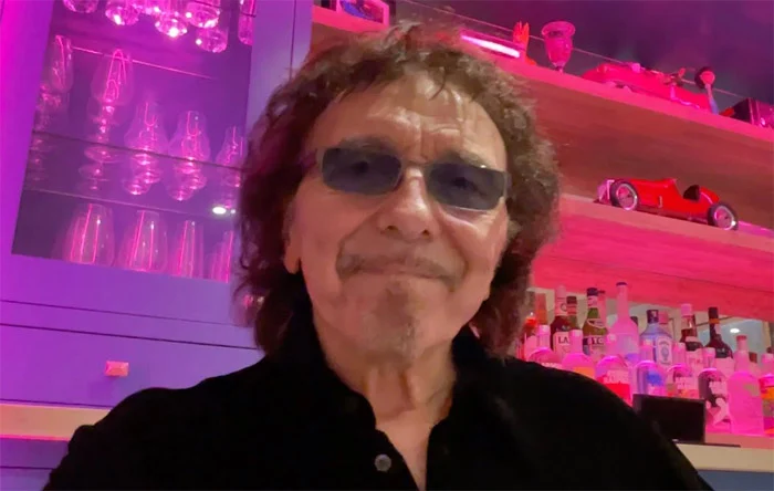 Tony Iommi em retrato atual